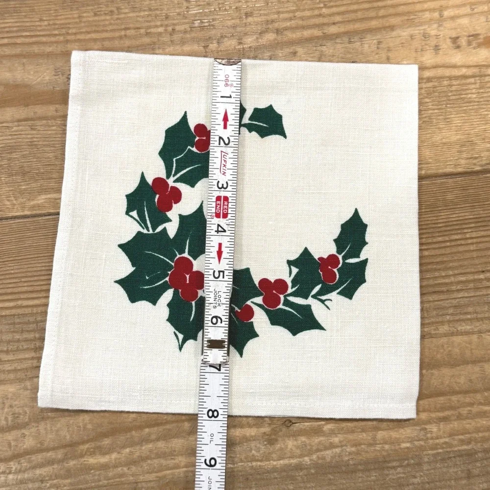 Vintage Christmas Holly Berry Wreath White Cloth Napkins Set 5 Festive IMPERFECT